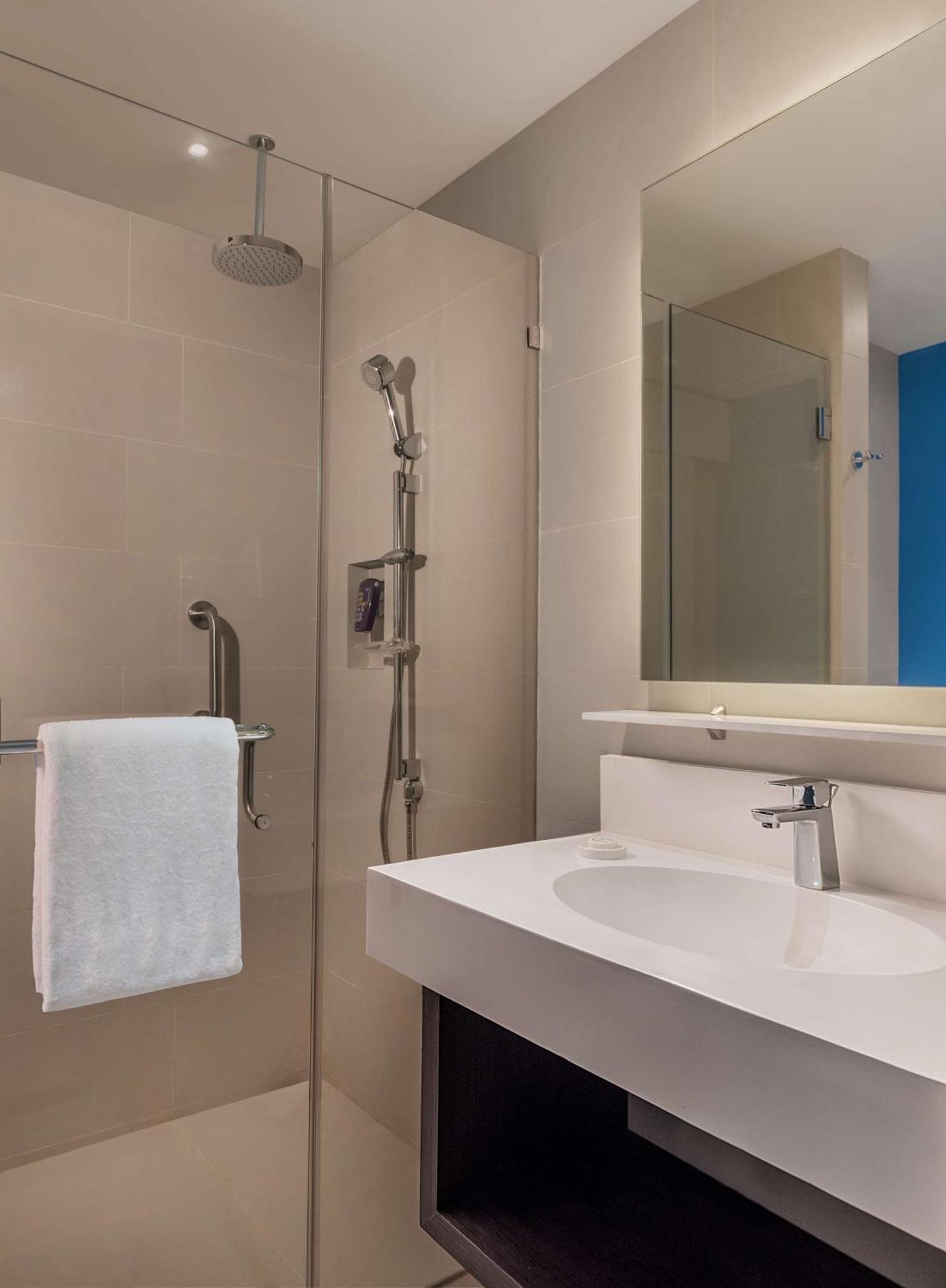 Park Inn By Radisson Iloilo Экстерьер фото