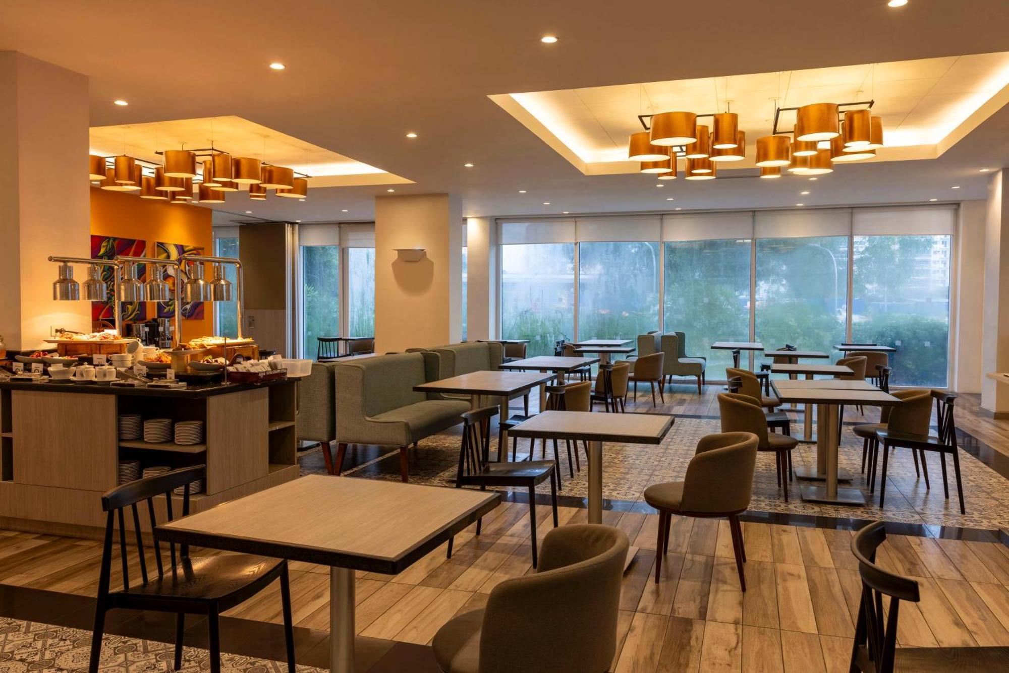 Park Inn By Radisson Iloilo Экстерьер фото