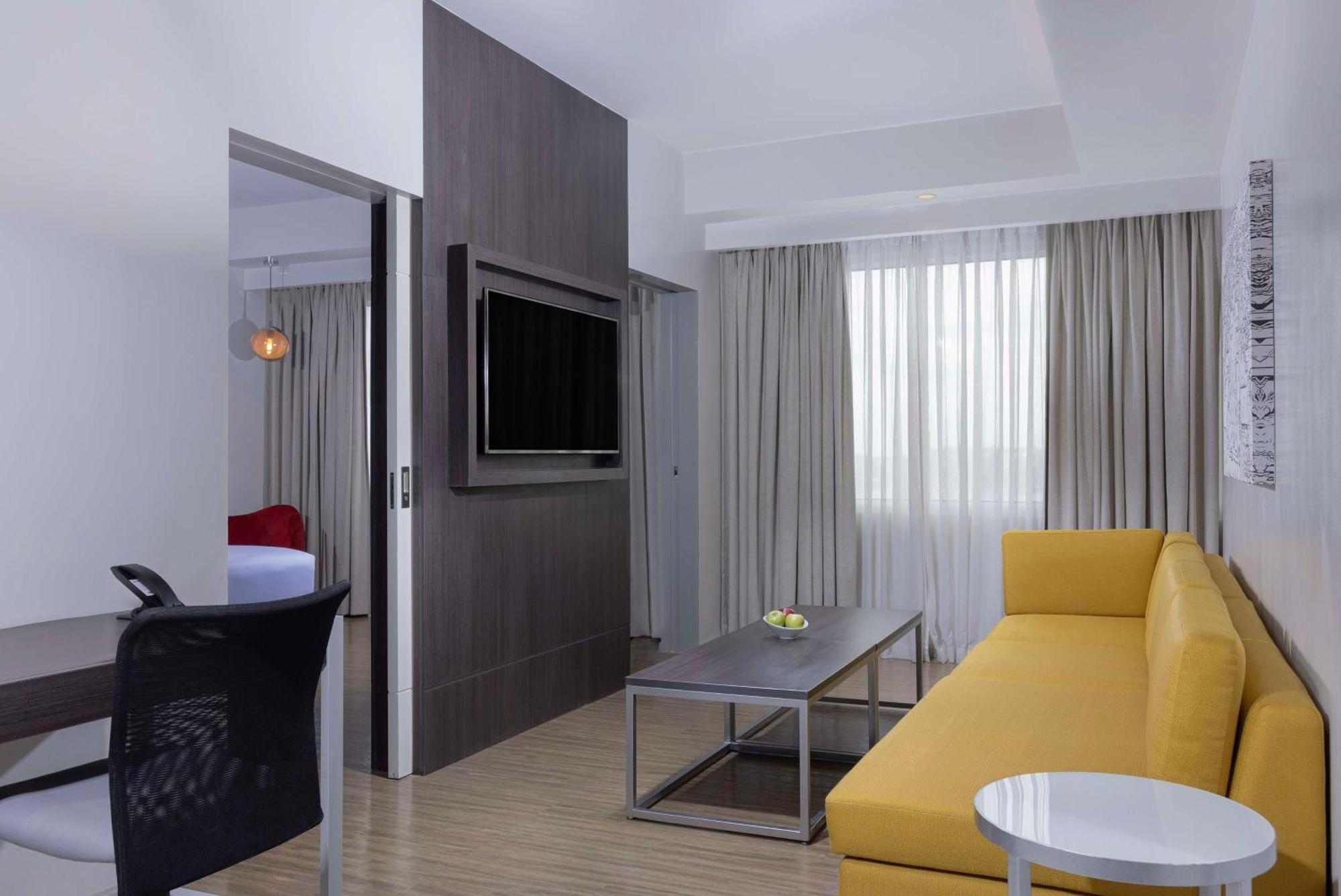 Park Inn By Radisson Iloilo Экстерьер фото